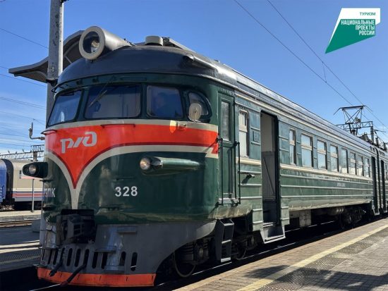 Туристический ретро-электропоезд запустили в Хабаровске