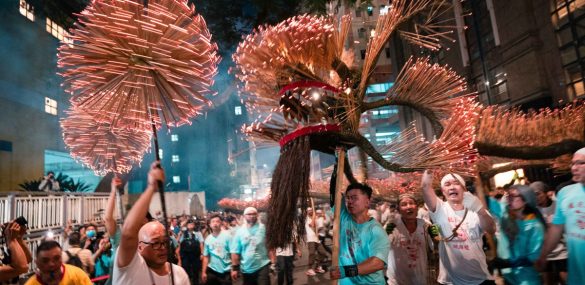 Танец огненного дракона озарит Гонконг, сочетая традиции и современность
