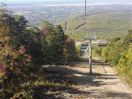 Горнолыжный курорт «Арсеньев»: одни — на лыжи, другие – в бассейн и на тропы