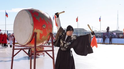 Спортивные баталии, гонки на льду, огненный конь и ледяная гравюра – это ЗимФестАмур