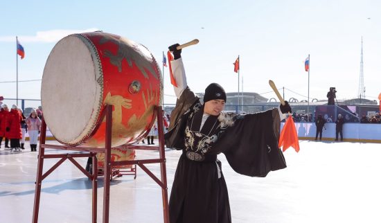 Спортивные баталии, гонки на льду, огненный конь и ледяная гравюра – это ЗимФестАмур