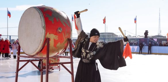 Спортивные баталии, гонки на льду, огненный конь и ледяная гравюра – это ЗимФестАмур