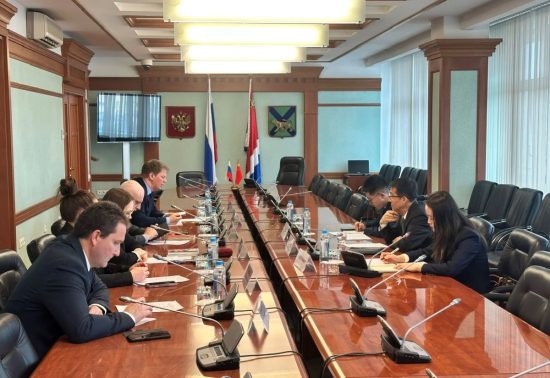 Китайским туристам в помощь российских гидов, путеводители и туристическую полицию