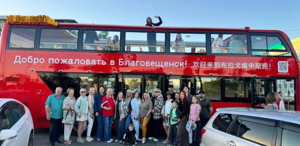 В Благовещенске запустили двухэтажный экскурсионный автобус-кабриолет