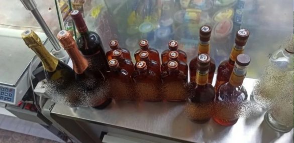 На популярных пляжах Приморья выявили незаконную торговлю алкоголем