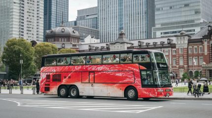 Поел и посмотрел: в Токио запустили SUSHI BUS