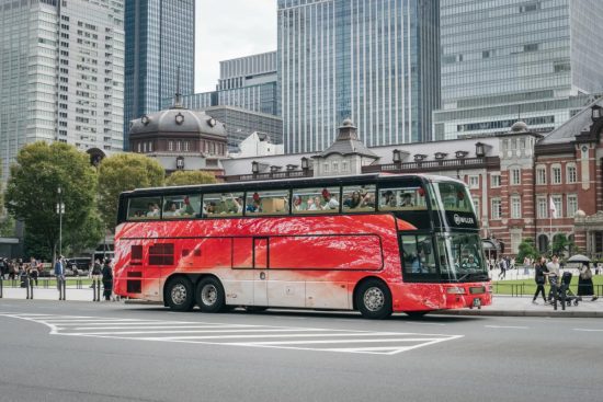 Поел и посмотрел: в Токио запустили SUSHI BUS