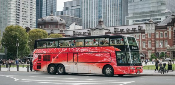 Поел и посмотрел: в Токио запустили SUSHI BUS